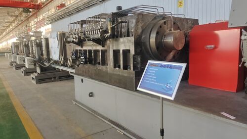 Cztery petrochemiczne granulatory wytłaczające z odgazowaniem lotnym ZHP330 zmontowano w Lanzhou Petrochemical Equipment Park.